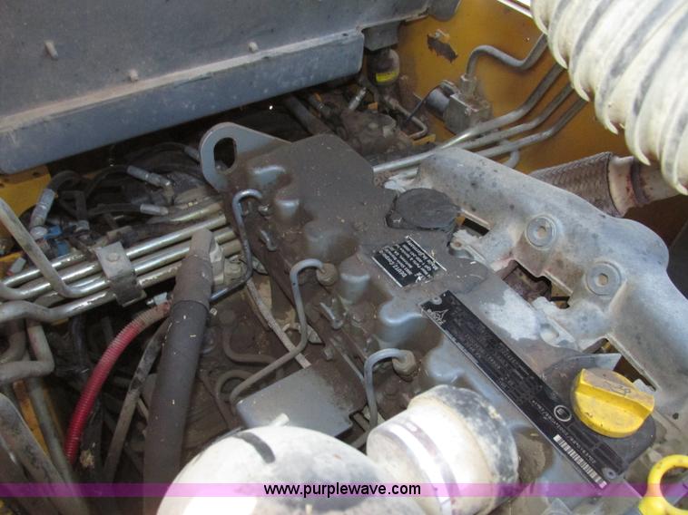 image for item F7494 2006 Gehl 6640E skid steer