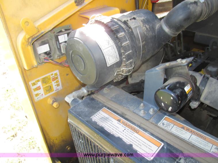 image for item F7494 2006 Gehl 6640E skid steer