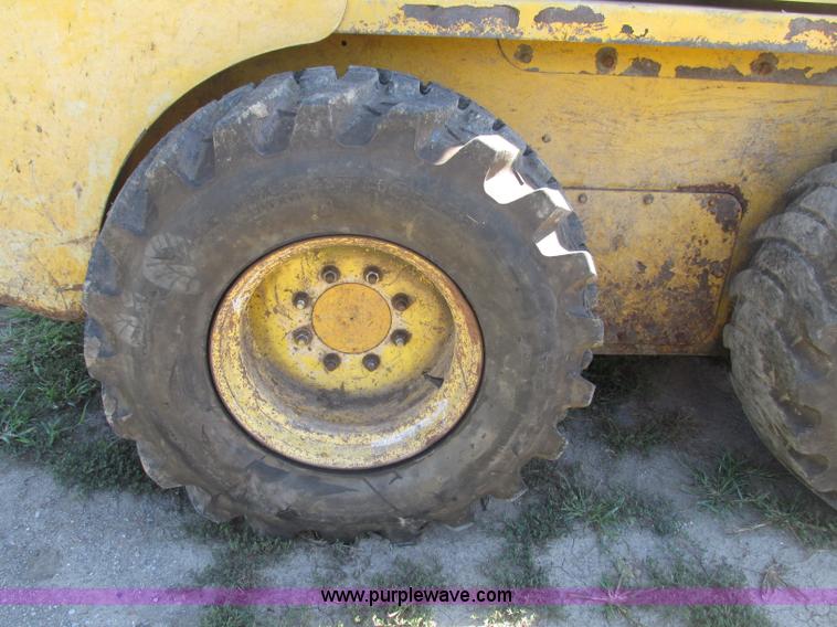 image for item F7494 2006 Gehl 6640E skid steer