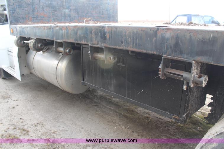 image for item H1375 1997 Peterbilt 377 flatbed truck