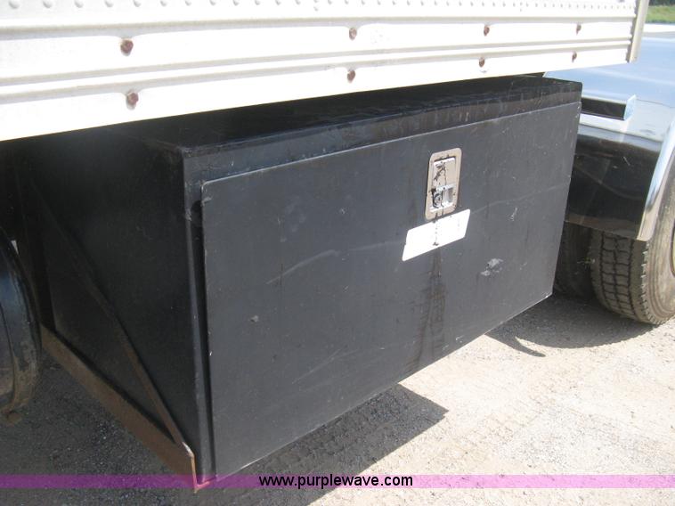 image for item H5270 1999 Sterling L8500 Series crew cab cargo/bobtail truck