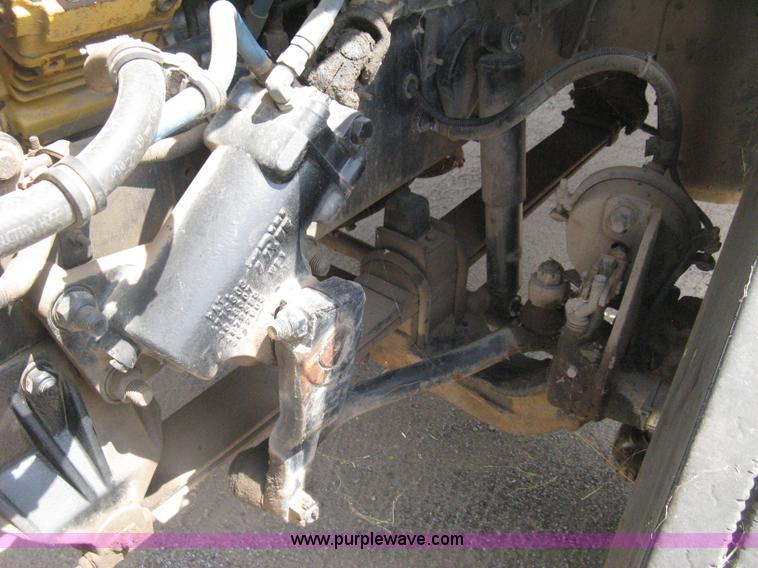 image for item H5270 1999 Sterling L8500 Series crew cab cargo/bobtail truck