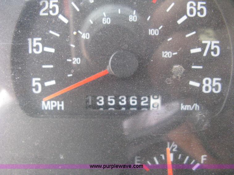 image for item H5270 1999 Sterling L8500 Series crew cab cargo/bobtail truck