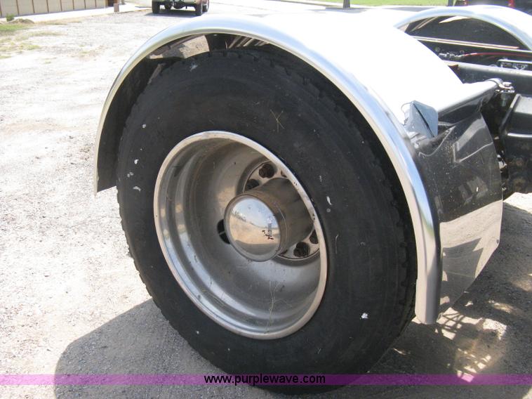 image for item H5270 1999 Sterling L8500 Series crew cab cargo/bobtail truck