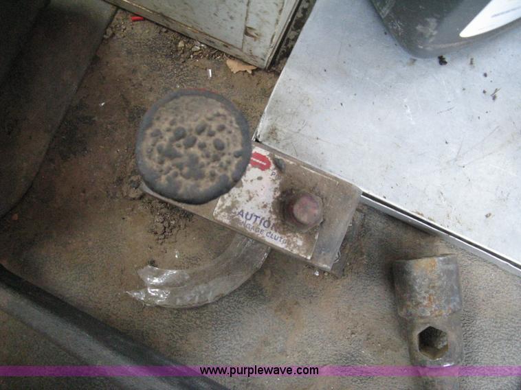 image for item H5270 1999 Sterling L8500 Series crew cab cargo/bobtail truck