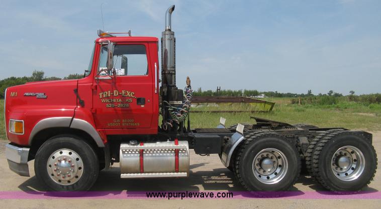 image for item H5272 1995 Ford Aeromax L9000 semi truck