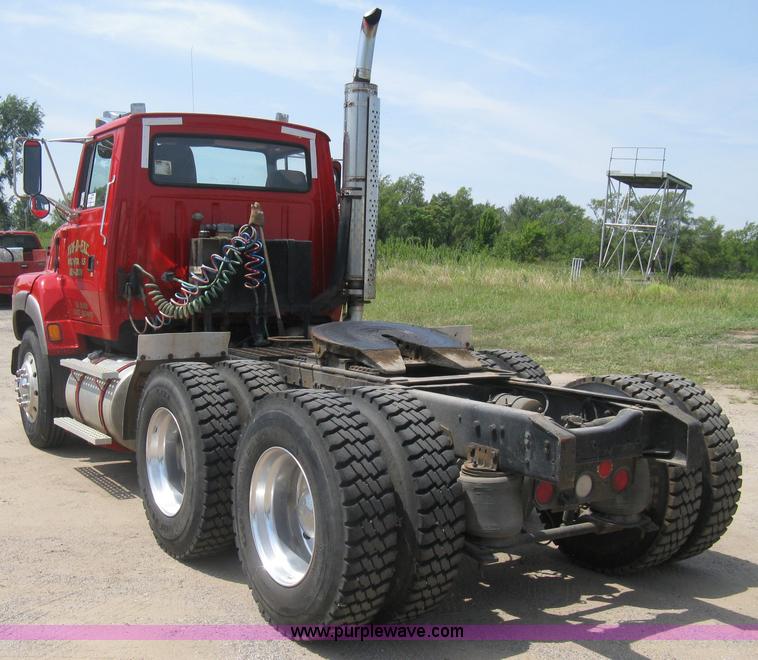 image for item H5272 1995 Ford Aeromax L9000 semi truck