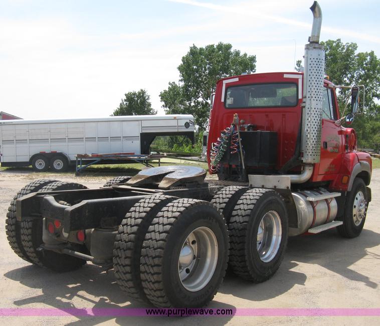 image for item H5272 1995 Ford Aeromax L9000 semi truck