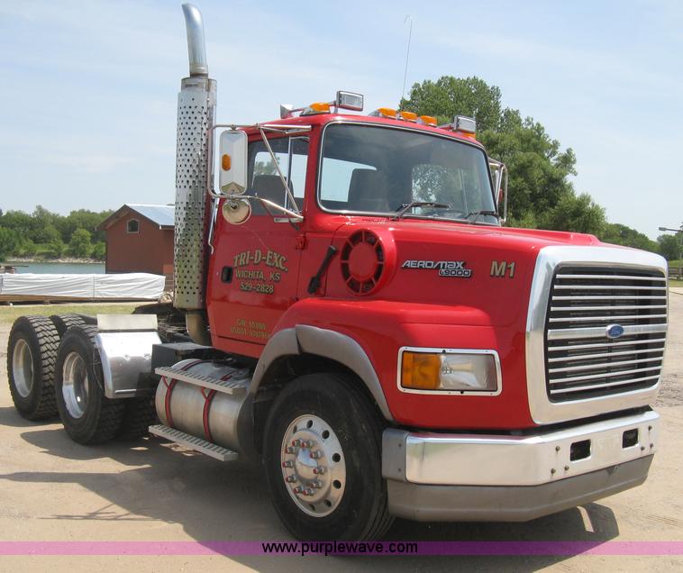 image for item H5272 1995 Ford Aeromax L9000 semi truck