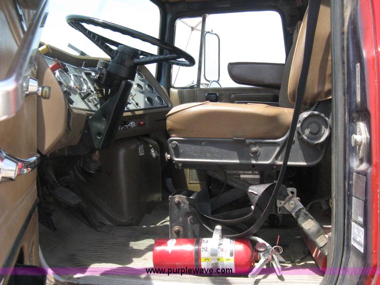 image for item H5272 1995 Ford Aeromax L9000 semi truck