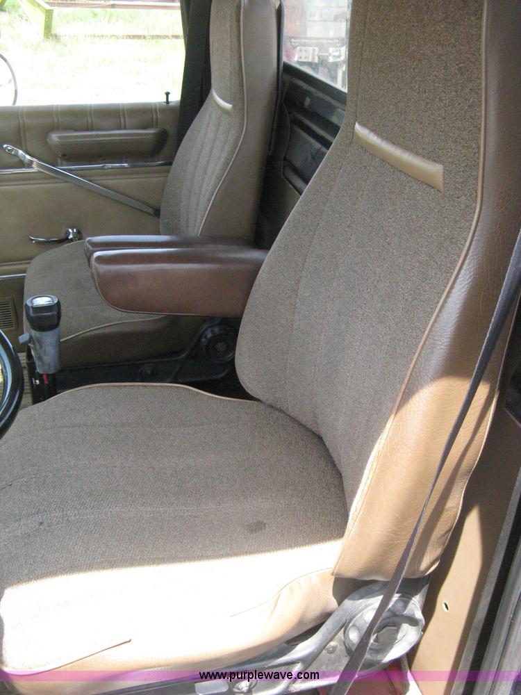 image for item H5272 1995 Ford Aeromax L9000 semi truck