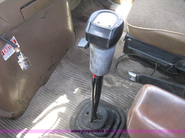 image for item H5272 1995 Ford Aeromax L9000 semi truck