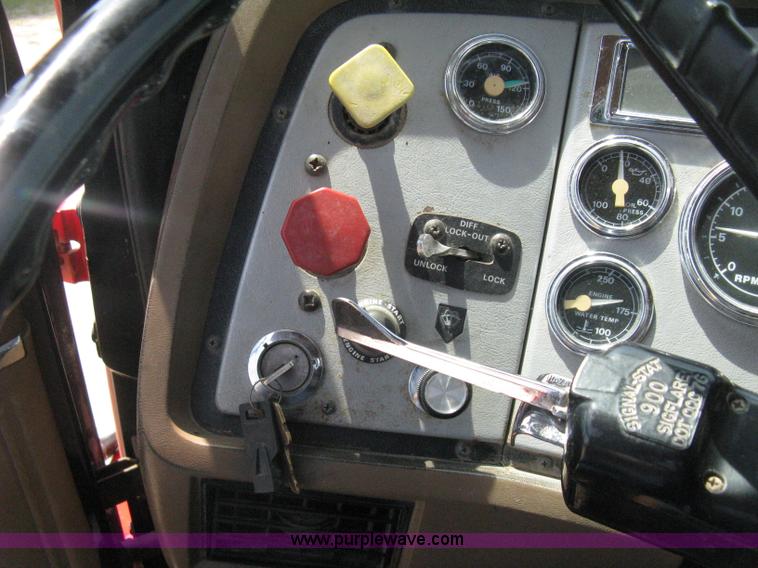 image for item H5272 1995 Ford Aeromax L9000 semi truck