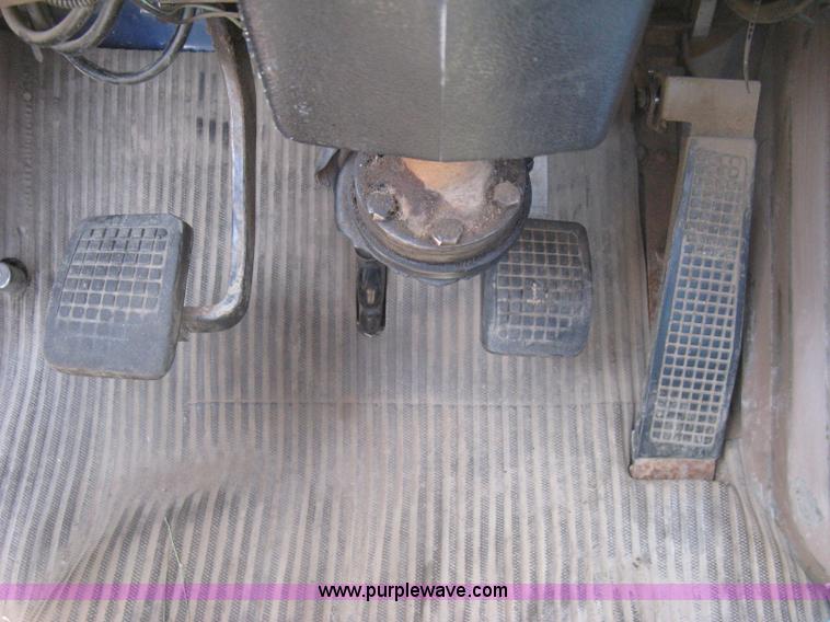 image for item H5272 1995 Ford Aeromax L9000 semi truck