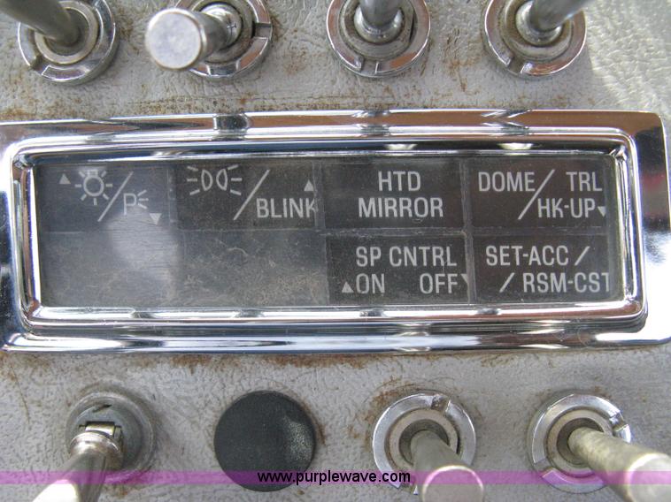 image for item H5272 1995 Ford Aeromax L9000 semi truck