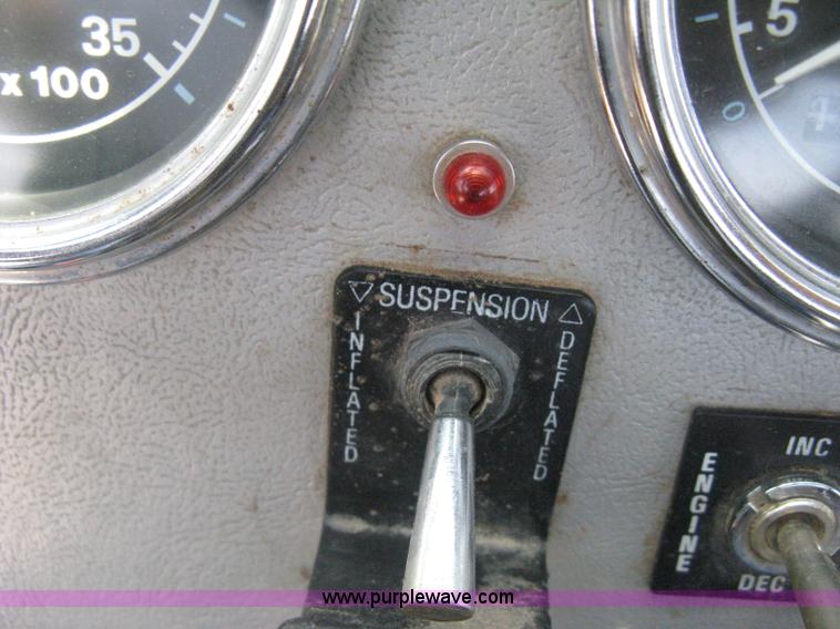 image for item H5272 1995 Ford Aeromax L9000 semi truck