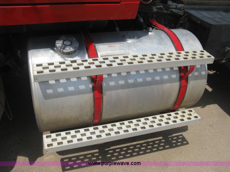 image for item H5272 1995 Ford Aeromax L9000 semi truck