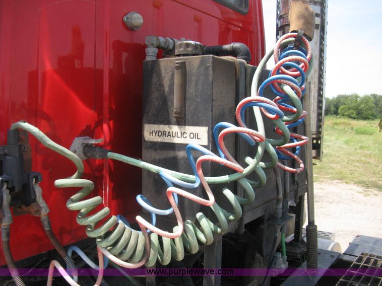 image for item H5272 1995 Ford Aeromax L9000 semi truck