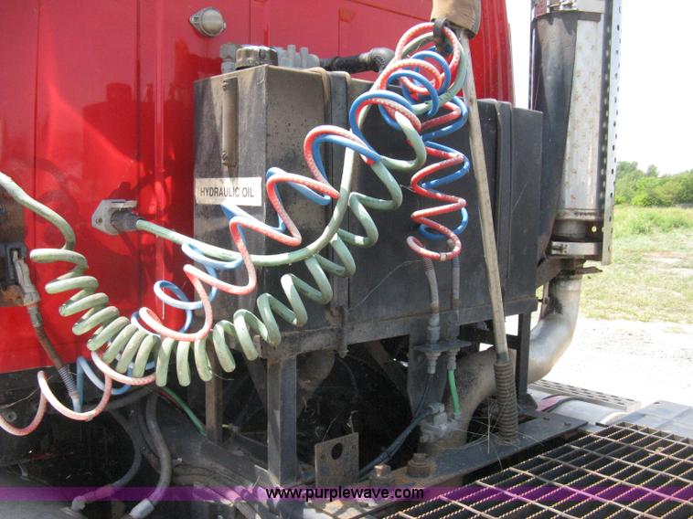 image for item H5272 1995 Ford Aeromax L9000 semi truck