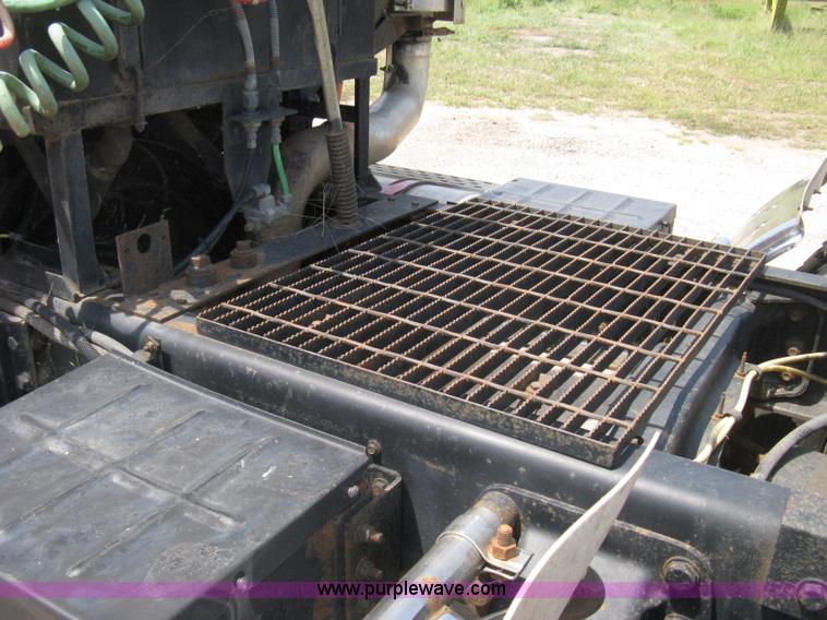 image for item H5272 1995 Ford Aeromax L9000 semi truck