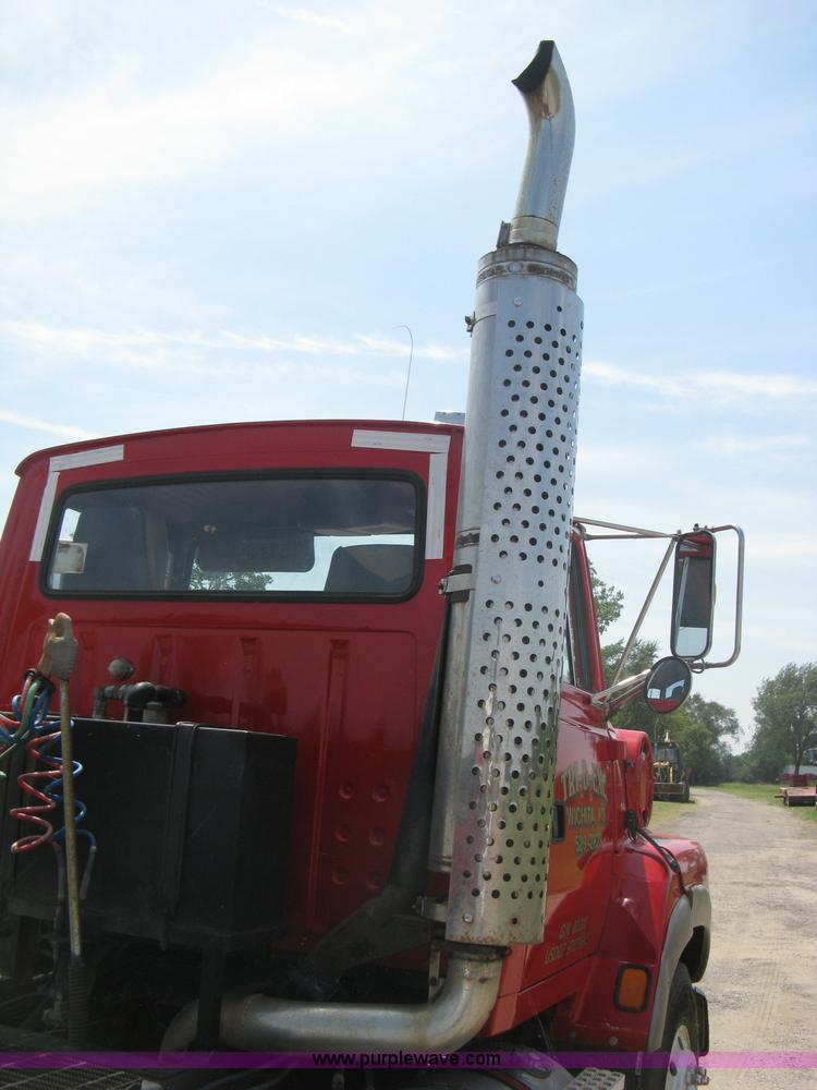 image for item H5272 1995 Ford Aeromax L9000 semi truck