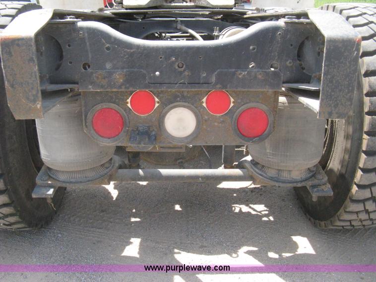 image for item H5272 1995 Ford Aeromax L9000 semi truck