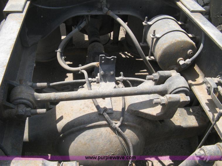 image for item H5272 1995 Ford Aeromax L9000 semi truck