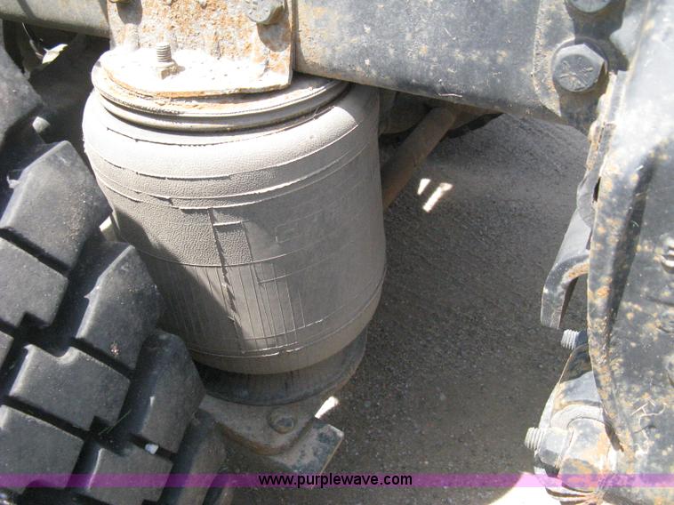 image for item H5272 1995 Ford Aeromax L9000 semi truck