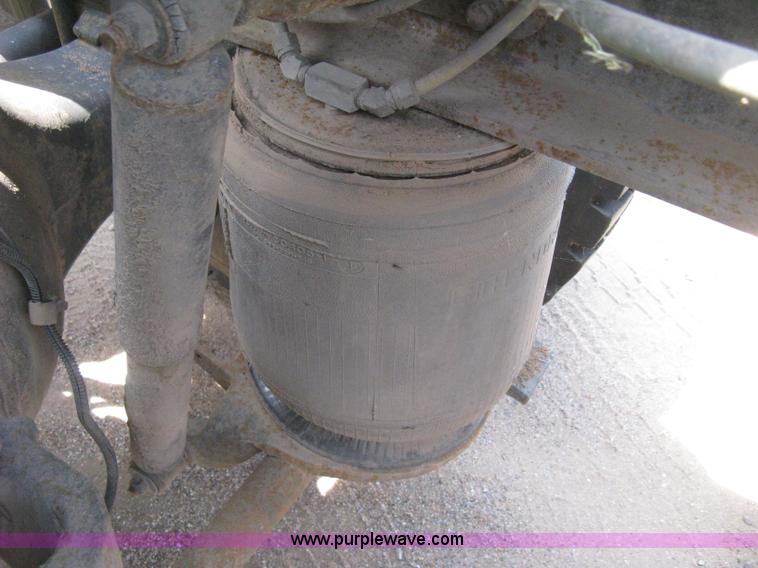 image for item H5272 1995 Ford Aeromax L9000 semi truck