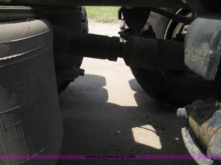 image for item H5272 1995 Ford Aeromax L9000 semi truck