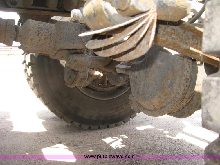 image for item H5272 1995 Ford Aeromax L9000 semi truck