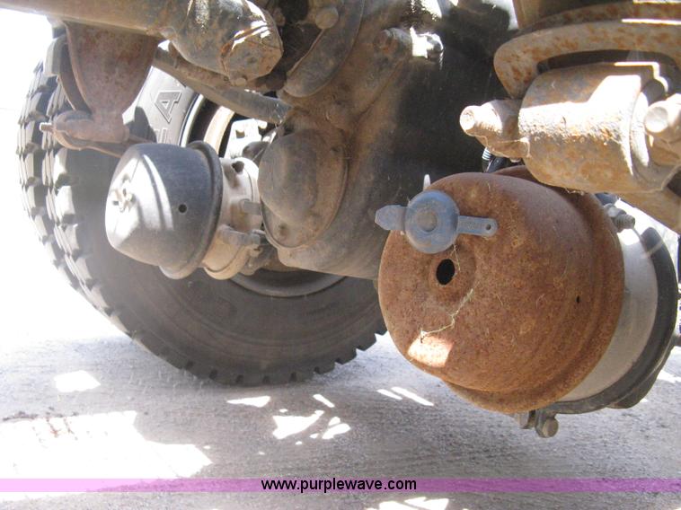 image for item H5272 1995 Ford Aeromax L9000 semi truck