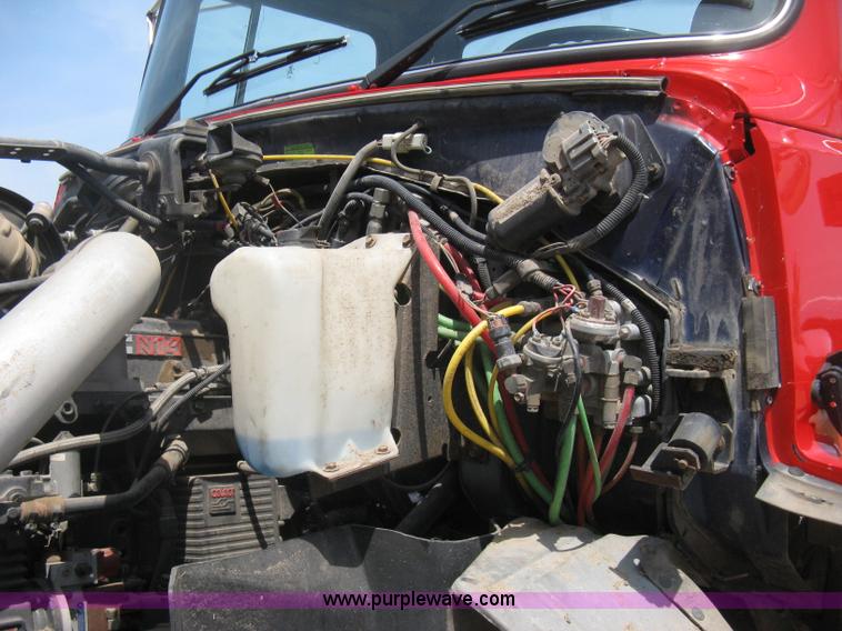 image for item H5272 1995 Ford Aeromax L9000 semi truck