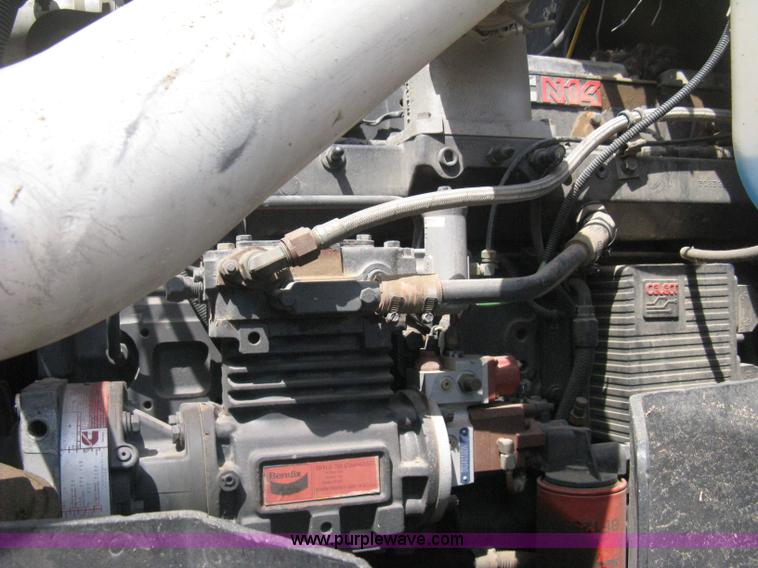 image for item H5272 1995 Ford Aeromax L9000 semi truck