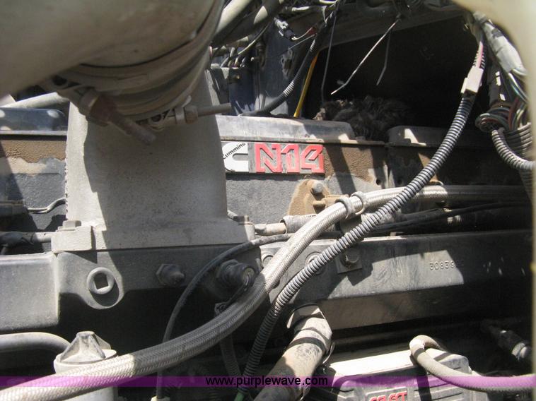 image for item H5272 1995 Ford Aeromax L9000 semi truck