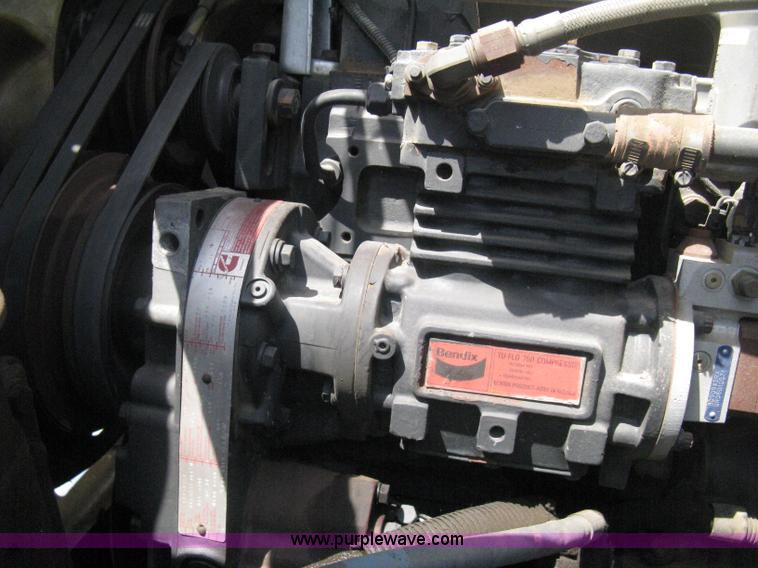 image for item H5272 1995 Ford Aeromax L9000 semi truck