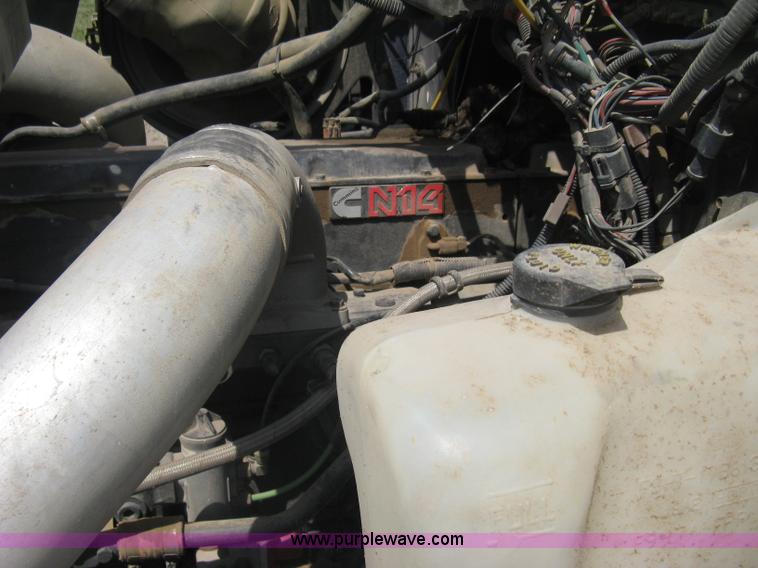 image for item H5272 1995 Ford Aeromax L9000 semi truck