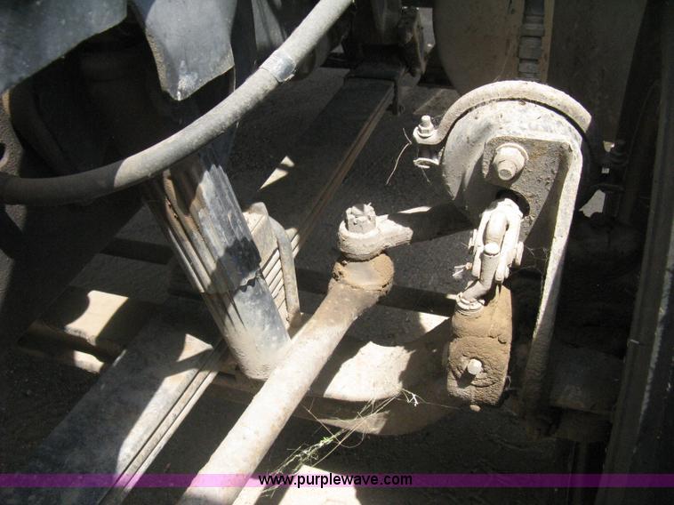 image for item H5272 1995 Ford Aeromax L9000 semi truck