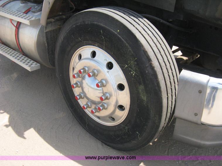 image for item H5272 1995 Ford Aeromax L9000 semi truck