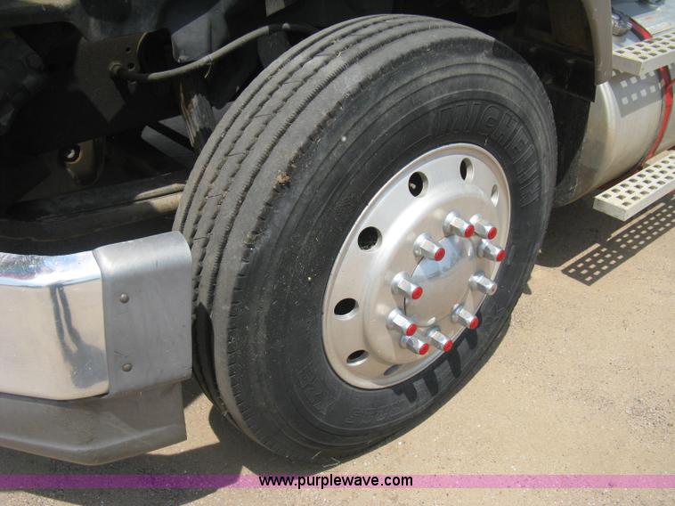 image for item H5272 1995 Ford Aeromax L9000 semi truck