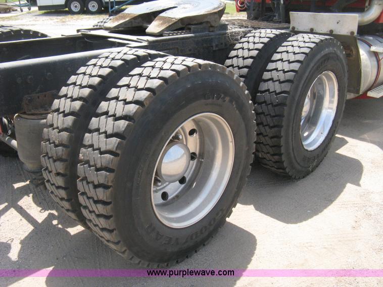 image for item H5272 1995 Ford Aeromax L9000 semi truck