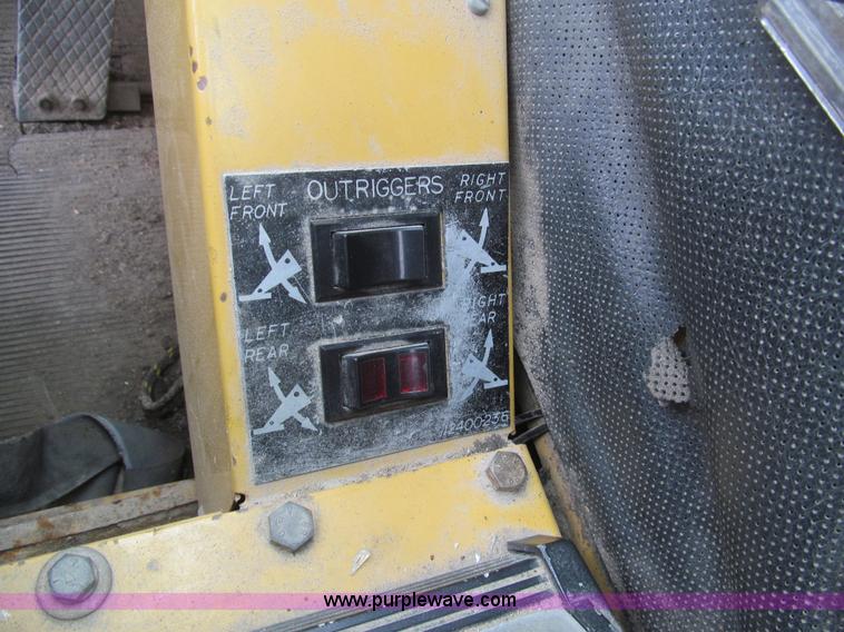 image for item H8842 Lorain LCD150 crane