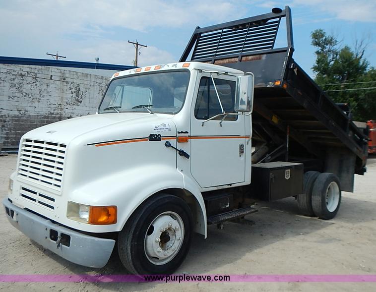image for item I3549 1995 International 4700 Lo Profile flatbed truck