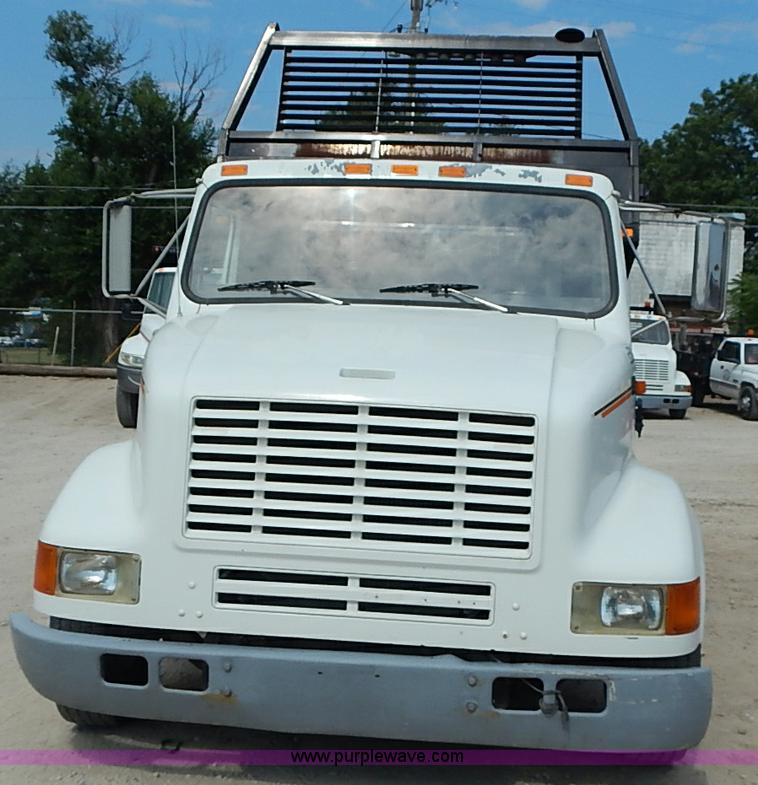 image for item I3549 1995 International 4700 Lo Profile flatbed truck