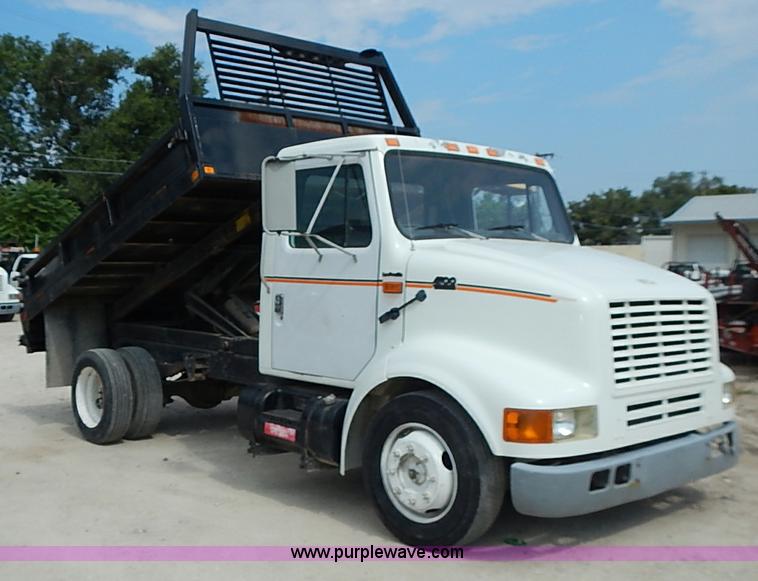 image for item I3549 1995 International 4700 Lo Profile flatbed truck
