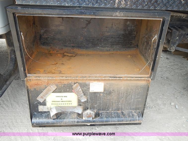 image for item I3549 1995 International 4700 Lo Profile flatbed truck