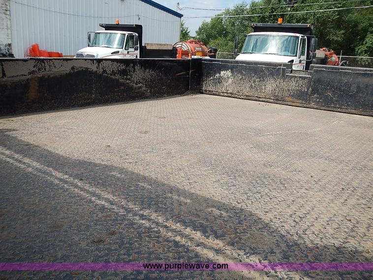 image for item I3549 1995 International 4700 Lo Profile flatbed truck