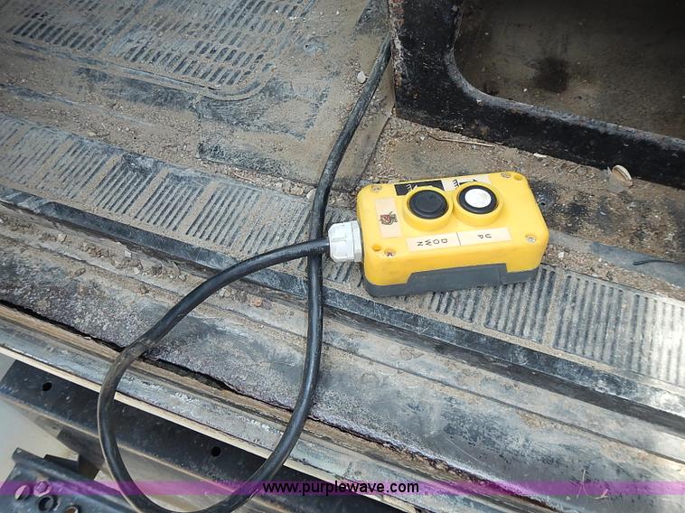 image for item I3549 1995 International 4700 Lo Profile flatbed truck