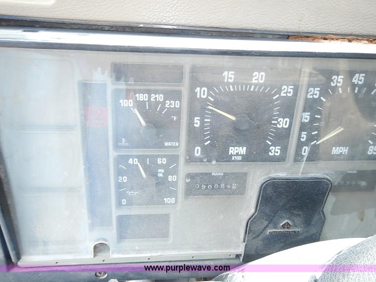 image for item I3549 1995 International 4700 Lo Profile flatbed truck