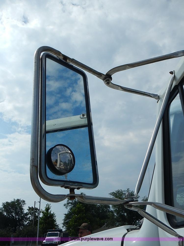 image for item I3549 1995 International 4700 Lo Profile flatbed truck